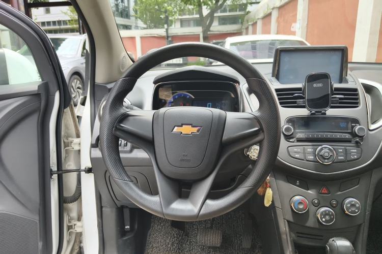 Used Chevrolet Trax 2016 1.4T Automatic Two-Wheel Drive Comfort Version with Sunroof Steering Wheel