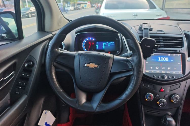 Used Chevrolet Trax 2016 1.4T Automatic Two-Wheel Drive Comfort Version with Sunroof Steering Wheel