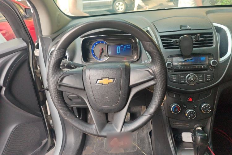 Used Chevrolet Trax 2016 1.4T Automatic Two-Wheel Drive Comfort Version with Sunroof Steering Wheel