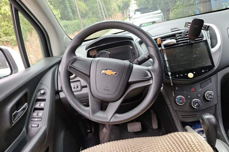 Used Chevrolet Trax 2016 1.4T Automatic Two-Wheel Drive Comfort Version with Sunroof Steering Wheel