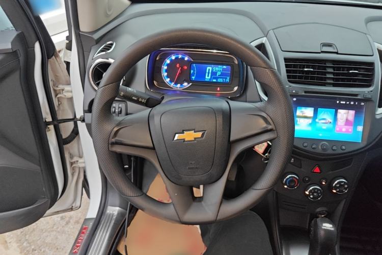 Used Chevrolet Trax 2016 1.4T Automatic Two-Wheel Drive Comfort Version with Sunroof Steering Wheel