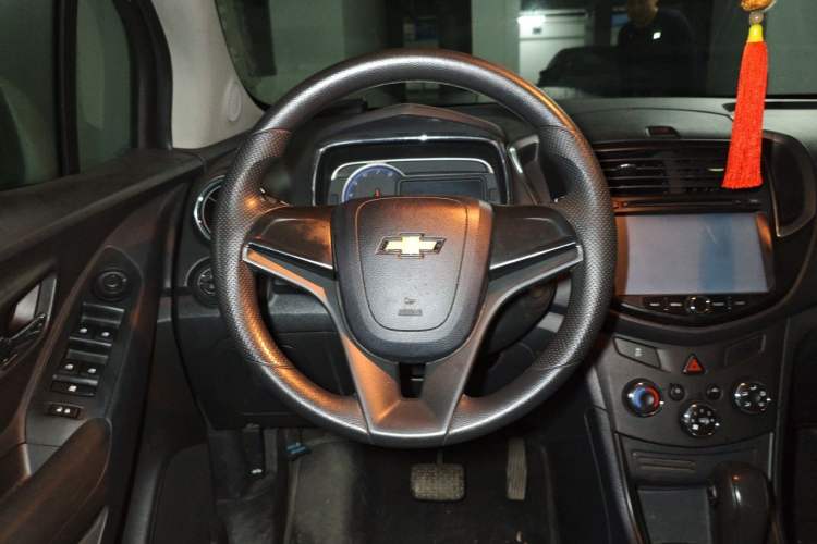 Used Chevrolet Trax 2016 1.4T Automatic Two-Wheel Drive Comfort Version with Sunroof Steering Wheel