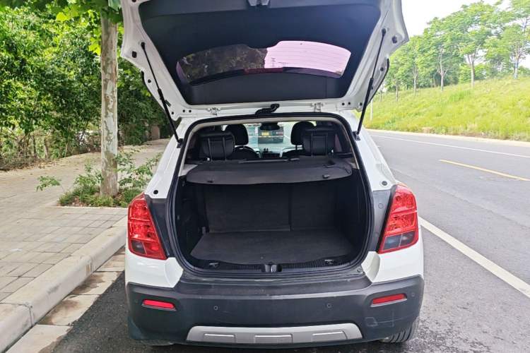 Used Chevrolet Trax 2016 1.4T Automatic Two-Wheel Drive Luxury Version Trunk