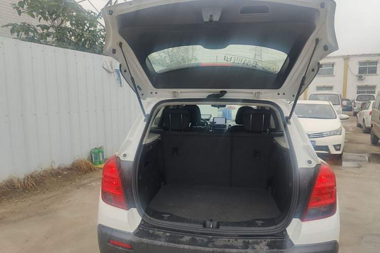 Used Chevrolet Trax 2016 1.4T Automatic Two-Wheel Drive Comfort Version with Sunroof Trunk