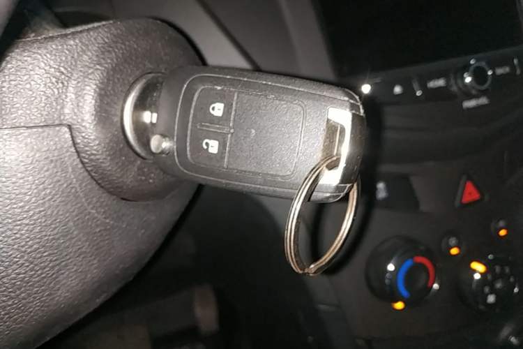 Used Chevrolet Trax 2016 1.4T Automatic Two-Wheel Drive Comfort Version with Sunroof Vehicle Key