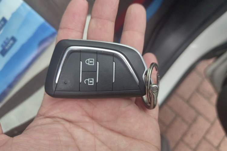 Used Chevrolet Trax 2016 1.4T Manual Two-Wheel Drive Comfort Version with Sunroof Vehicle Key