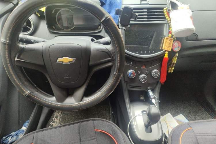 Used Chevrolet Trax 2016 1.4T Automatic Two-Wheel Drive Comfort Version with Sunroof Center Console