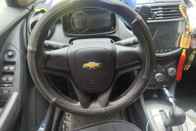 Used Chevrolet Trax 2016 1.4T Automatic Two-Wheel Drive Comfort Version with Sunroof Steering Wheel