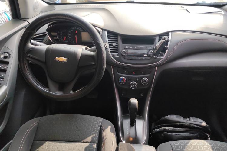 Used Chevrolet Trax 2017 1.4T Automatic Two-Wheel Drive Comfort Version Center Console