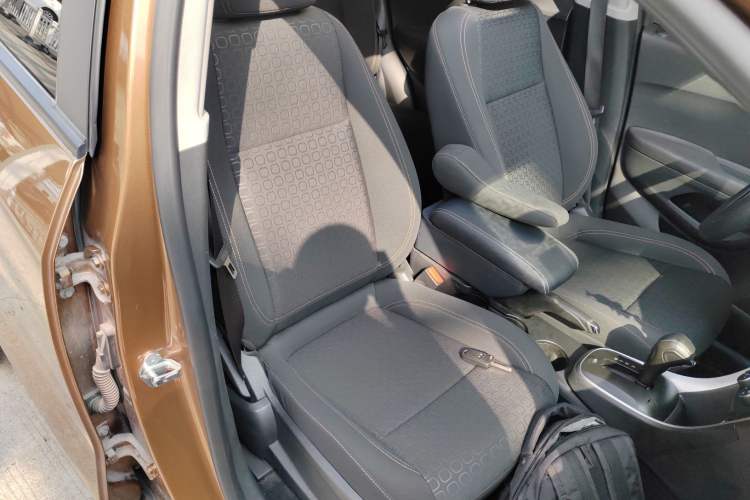 Used Chevrolet Trax 2017 1.4T Automatic Two-Wheel Drive Comfort Version Right Front Seat
