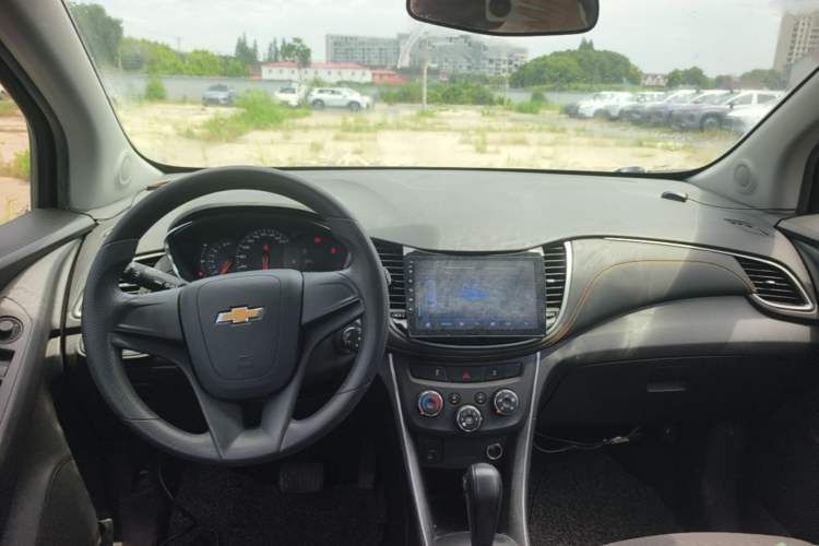 Used Chevrolet Trax 2017 1.4T Automatic Two-Wheel Drive Comfort Version Center Console