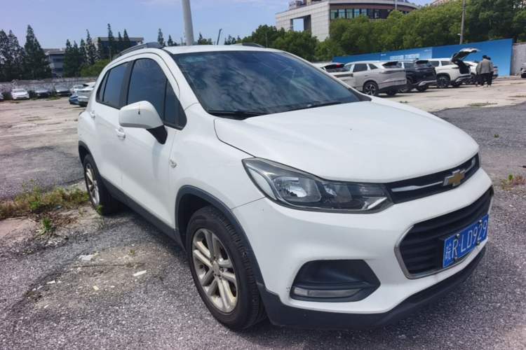 Used Chevrolet Trax 2017 1.4T Automatic Two-Wheel Drive Comfort Version Front Right 45 Deg