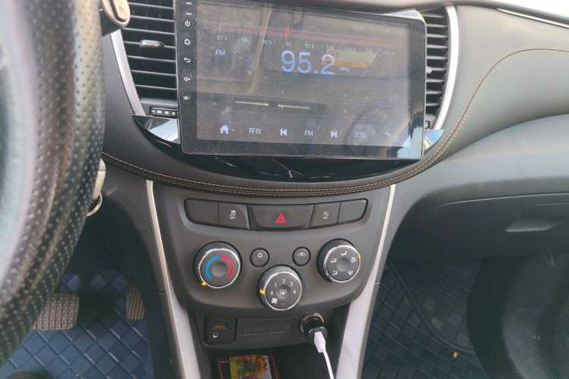 Used Chevrolet Trax 2017 1.4T Automatic Two-Wheel Drive Comfort Version Audio And AC Panel