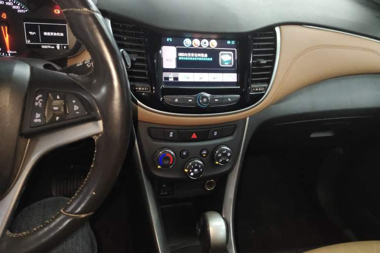 Used Chevrolet Trax 2017 1.4T Automatic Two-Wheel Drive Luxury Version Audio And AC Panel