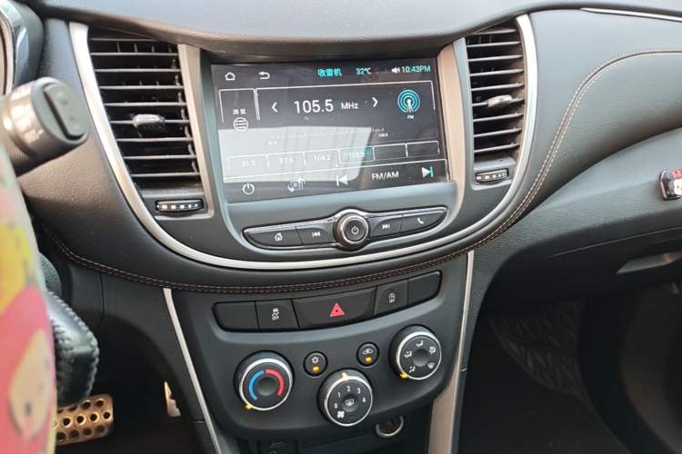 Used Chevrolet Trax 2017 1.4T Automatic Two-Wheel Drive Comfort Version Audio And AC Panel