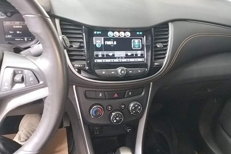 Used Chevrolet Trax 2017 1.4T Automatic Two-Wheel Drive Luxury Version Audio And AC Panel