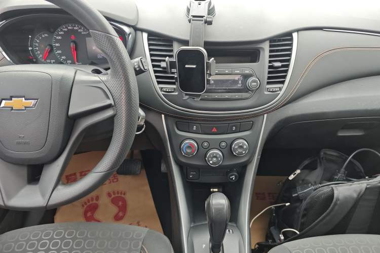 Used Chevrolet Trax 2017 1.4T Automatic Two-Wheel Drive Comfort Version Audio And AC Panel