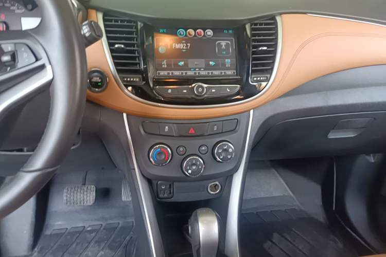 Used Chevrolet Trax 2017 1.4T Automatic Two-Wheel Drive Luxury Version Audio And AC Panel
