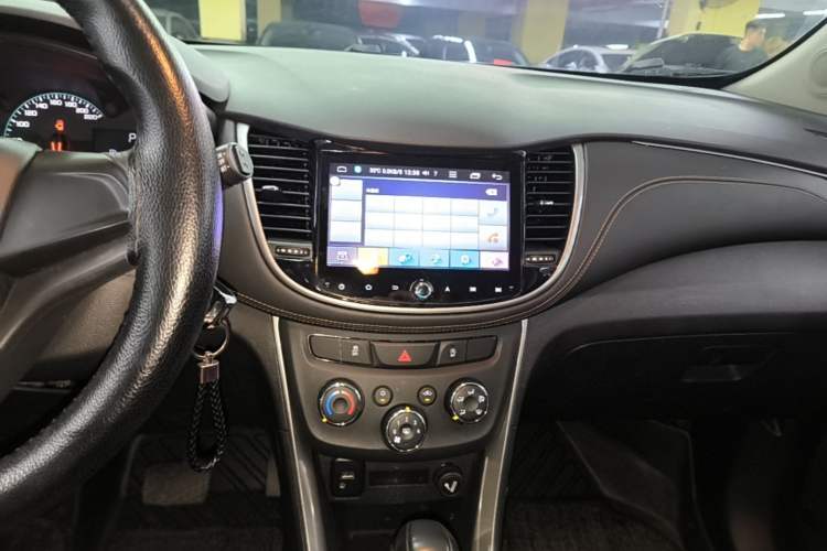 Used Chevrolet Trax 2017 1.4T Automatic Two-Wheel Drive Comfort Version Audio And AC Panel