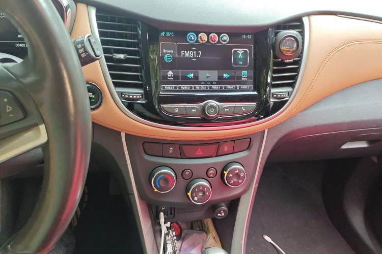Used Chevrolet Trax 2017 1.4T Automatic Two-Wheel Drive Luxury Version Audio And AC Panel