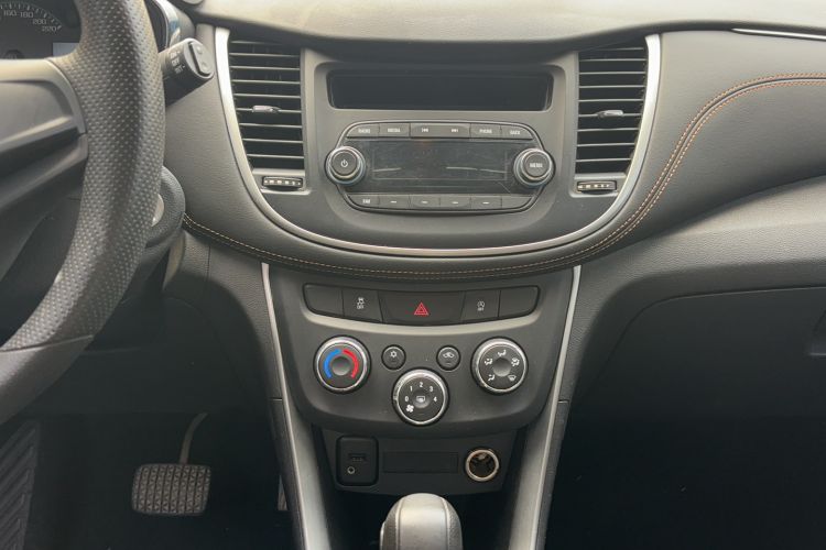 Used Chevrolet Trax 2017 1.4T Automatic Two-Wheel Drive Comfort Version Audio And AC Panel