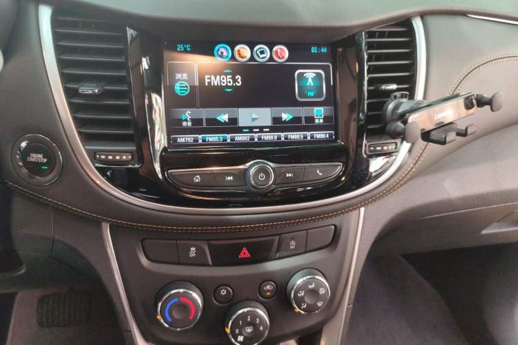 Used Chevrolet Trax 2017 1.4T Automatic Two-Wheel Drive Luxury Version Audio And AC Panel