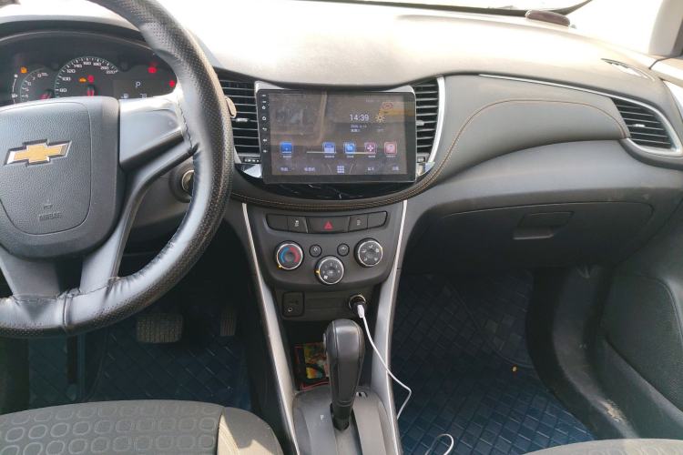 Used Chevrolet Trax 2017 1.4T Automatic Two-Wheel Drive Comfort Version Center Console