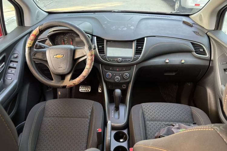 Used Chevrolet Trax 2017 1.4T Automatic Two-Wheel Drive Comfort Version Center Console