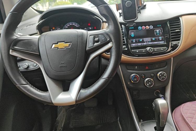 Used Chevrolet Trax 2017 1.4T Automatic Two-Wheel Drive Luxury Version Center Console