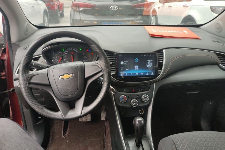 Used Chevrolet Trax 2017 1.4T Automatic Two-Wheel Drive Comfort Version Center Console
