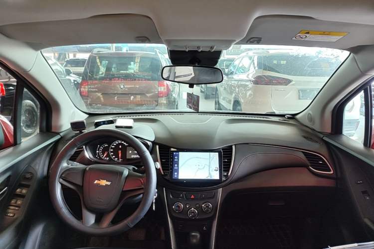 Used Chevrolet Trax 2017 1.4T Automatic Two-Wheel Drive Comfort Version Center Console