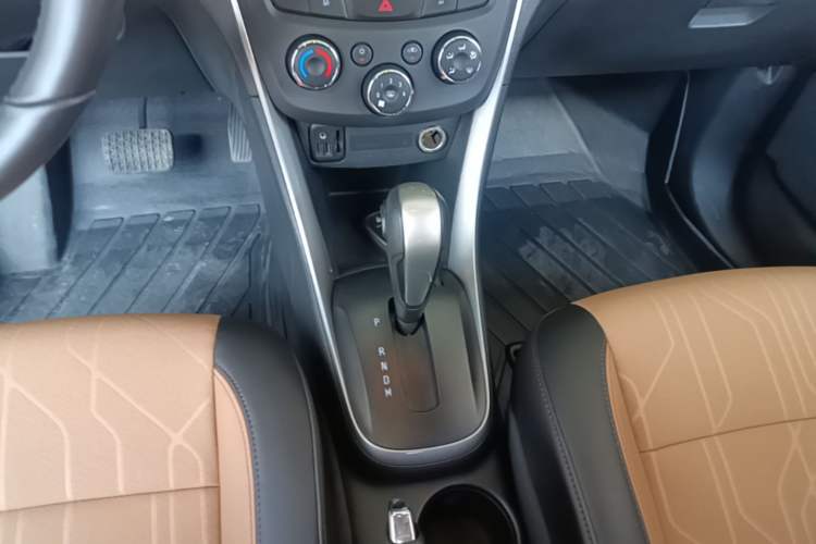 Used Chevrolet Trax 2017 1.4T Automatic Two-Wheel Drive Luxury Version Gear Lever