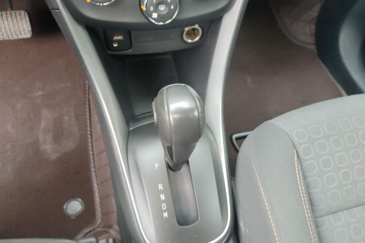 Used Chevrolet Trax 2017 1.4T Automatic Two-Wheel Drive Comfort Version Gear Lever