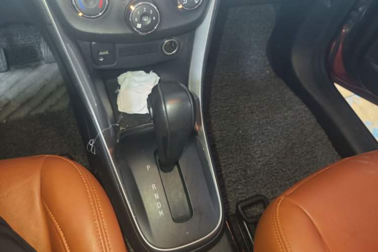 Used Chevrolet Trax 2017 1.4T Automatic Two-Wheel Drive Comfort Version Gear Lever