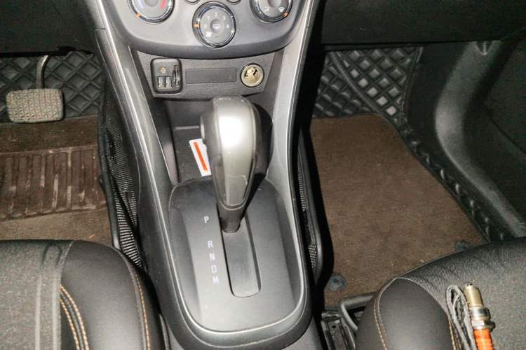 Used Chevrolet Trax 2017 1.4T Automatic Two-Wheel Drive Luxury Version Gear Lever