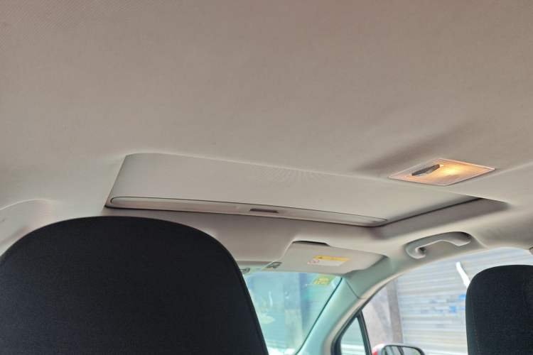 Used Chevrolet Trax 2017 1.4T Automatic Two-Wheel Drive Comfort Version Headliner