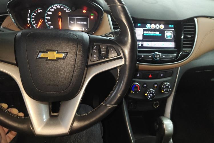Used Chevrolet Trax 2017 1.4T Automatic Two-Wheel Drive Luxury Version Interior 2