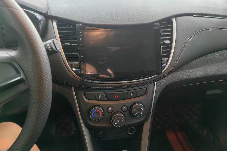 Used Chevrolet Trax 2017 1.4T Automatic Two-Wheel Drive Comfort Version Interior 2