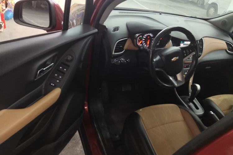 Used Chevrolet Trax 2017 1.4T Automatic Two-Wheel Drive Luxury Version Interior 3