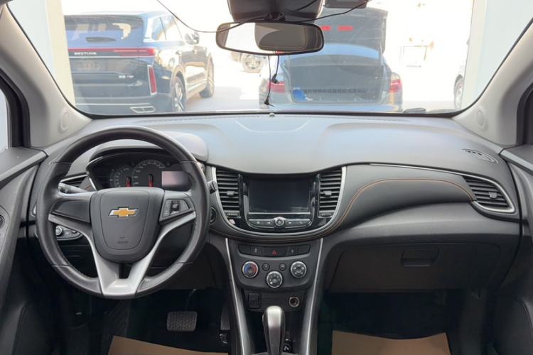 Used Chevrolet Trax 2017 1.4T Automatic Two-Wheel Drive Luxury Version Interior 3