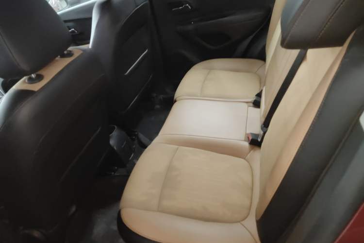 Used Chevrolet Trax 2017 1.4T Automatic Two-Wheel Drive Luxury Version Interior 4