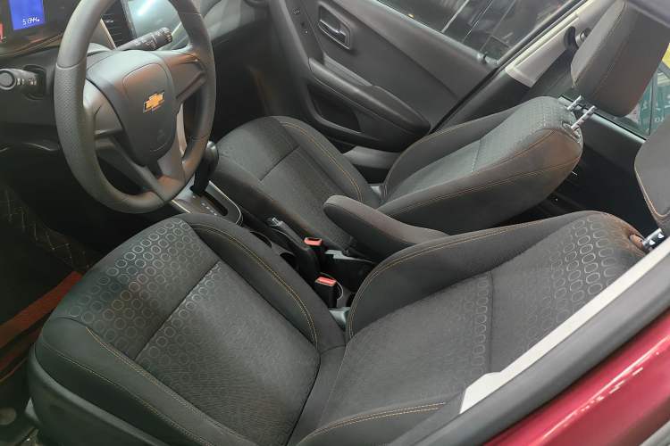 Used Chevrolet Trax 2017 1.4T Automatic Two-Wheel Drive Comfort Version Interior 4