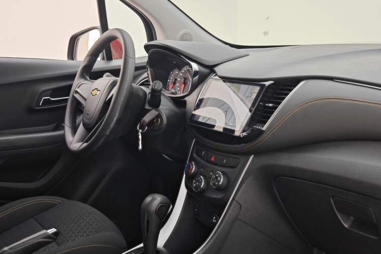Used Chevrolet Trax 2017 1.4T Automatic Two-Wheel Drive Comfort Version Interior 6