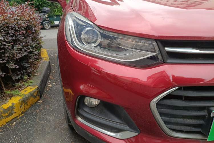 Used Chevrolet Trax 2017 1.4T Automatic Two-Wheel Drive Luxury Version Right Front Headlight