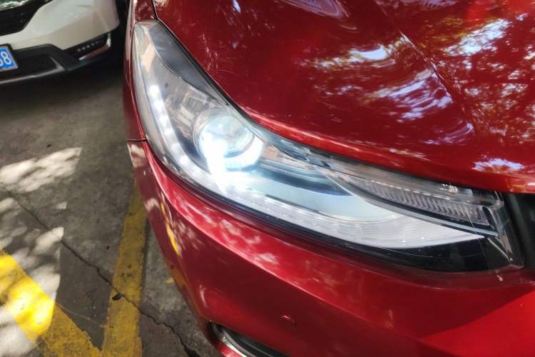 Used Chevrolet Trax 2017 1.4T Automatic Two-Wheel Drive Luxury Version Right Front Headlight