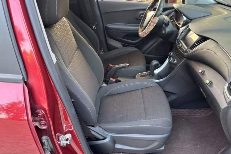 Used Chevrolet Trax 2017 1.4T Automatic Two-Wheel Drive Comfort Version Right Front Seat