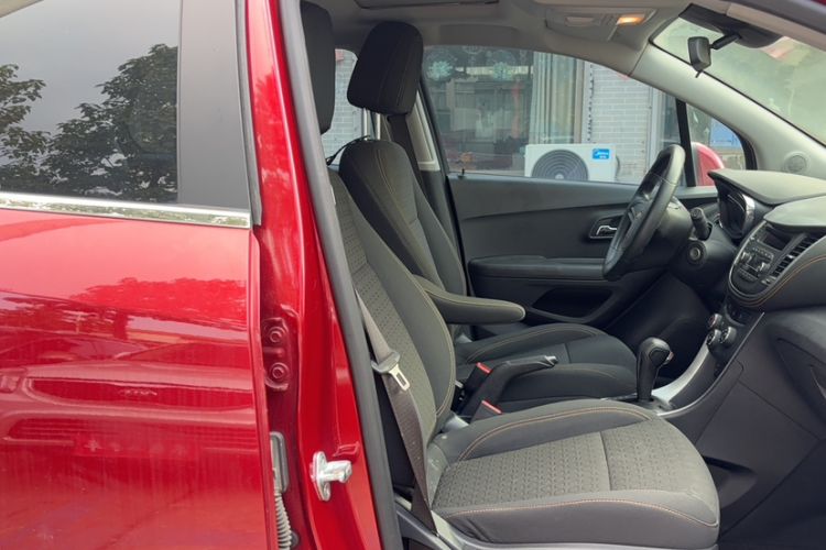 Used Chevrolet Trax 2017 1.4T Automatic Two-Wheel Drive Comfort Version Right Front Seat