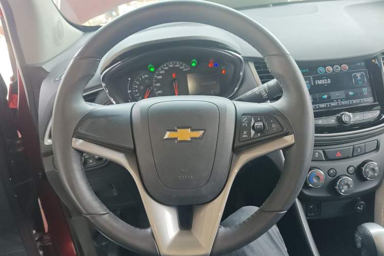 Used Chevrolet Trax 2017 1.4T Automatic Two-Wheel Drive Luxury Version Steering Wheel