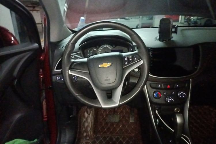 Used Chevrolet Trax 2017 1.4T Automatic Two-Wheel Drive Luxury Version Steering Wheel