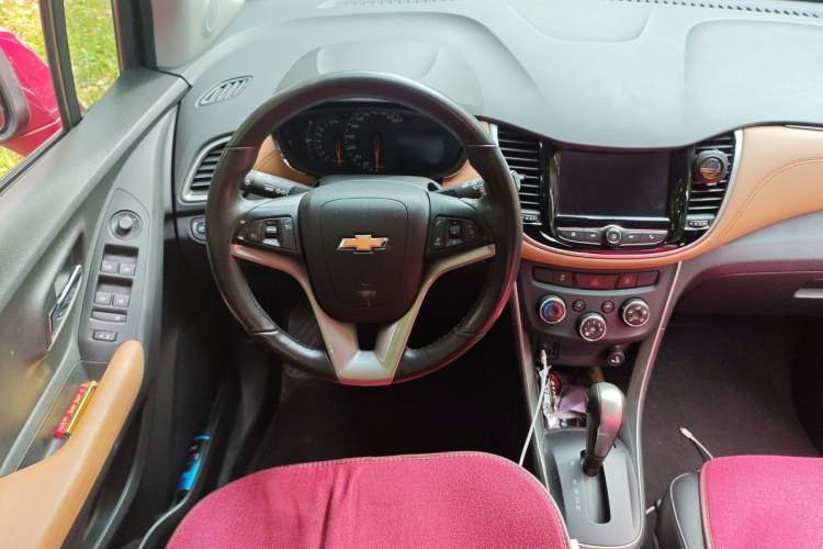 Used Chevrolet Trax 2017 1.4T Automatic Two-Wheel Drive Luxury Version Steering Wheel